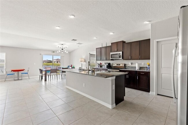 Foto del edificio - 16561 Delia St