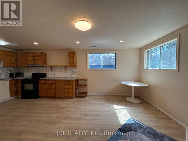 Building Photo - 21 Squires Ave