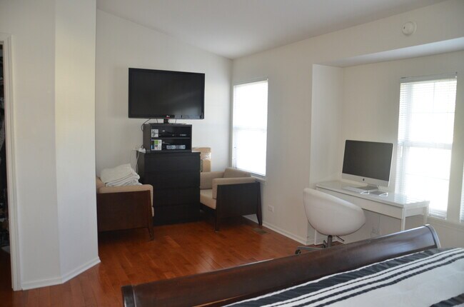 Foto del edificio - 2442 Madiera Ln