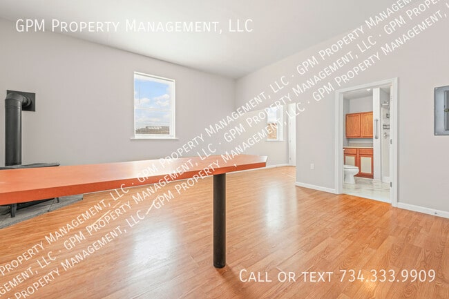 Foto del edificio - 412 Grand River Ave