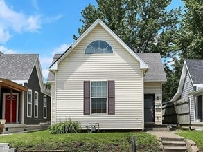 Building Photo - 1330 E Naomi St