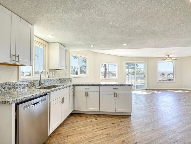 Building Photo - Available Now for Rent in the prestigious community of Silver Lakes! Please act fast as this beau...