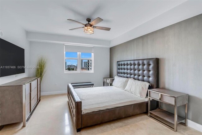 Building Photo - 20000 E Country Club Dr