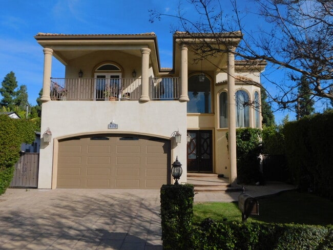 Building Photo - 406 N Fairview St