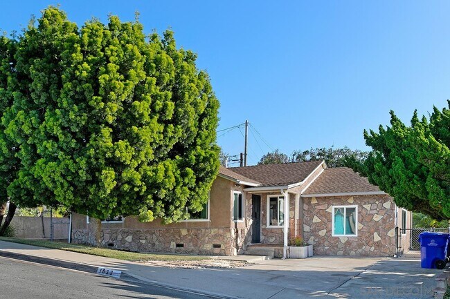 Building Photo - 1833 Crenshaw St