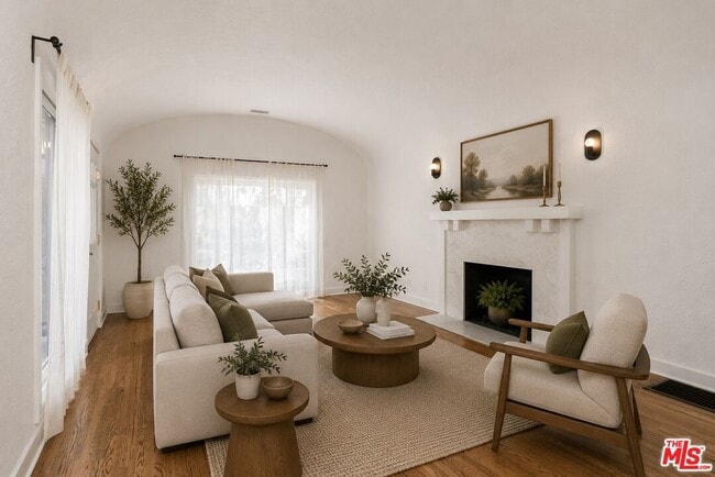 Foto del edificio - 1293 S Sycamore Ave