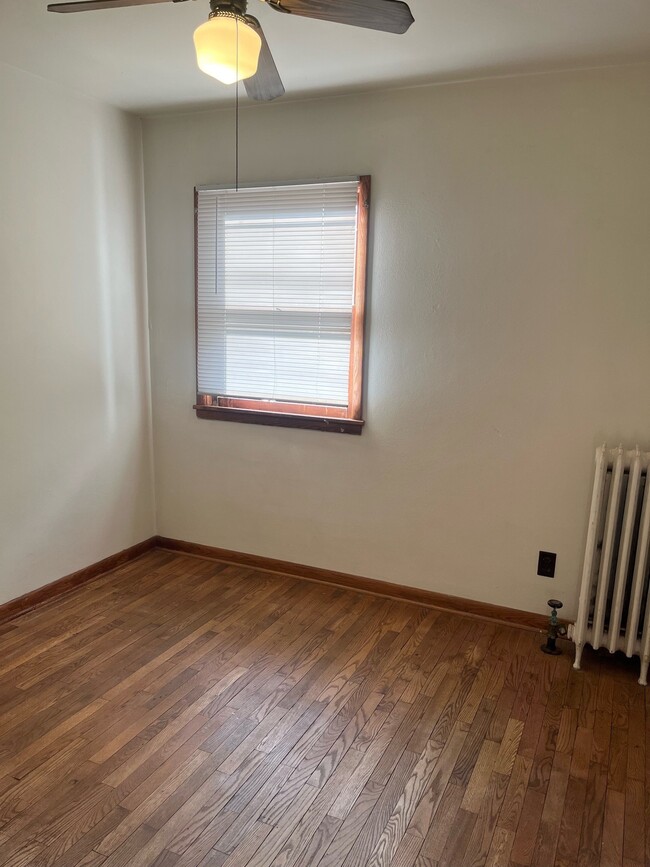 Building Photo - 415 10th St S