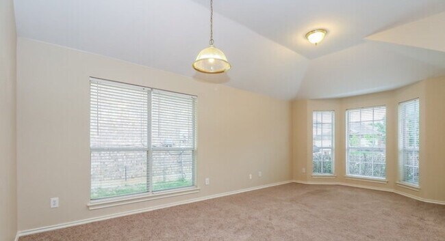 Building Photo - 633 Crystal Brook Dr