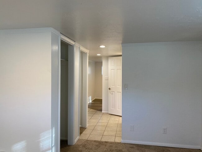 Building Photo - 844 E 2700 S