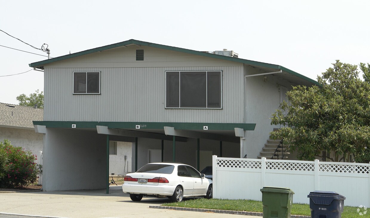 Foto del edificio - 1609 Cavallo Rd