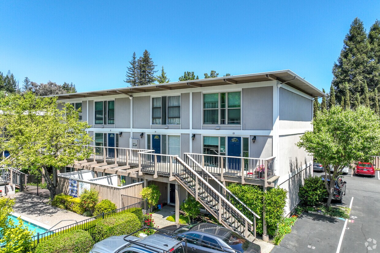 Primary - Moraga Manor