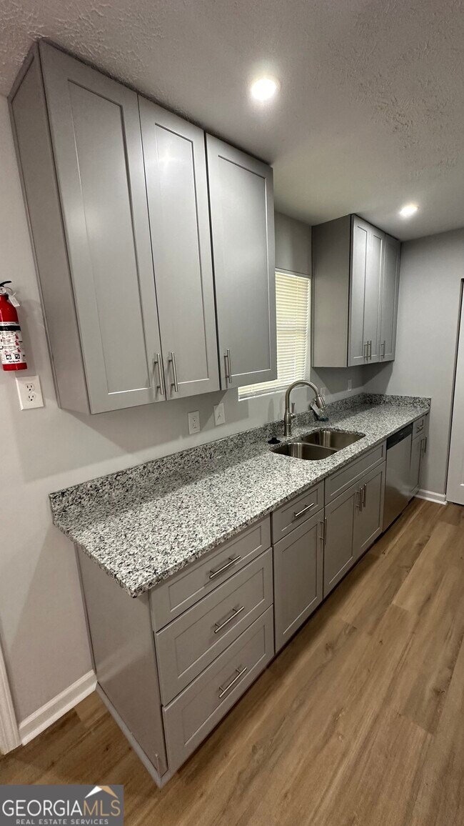 Foto del edificio - 6300 Creekford Dr