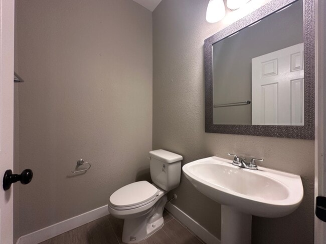 Building Photo - UPGRADED SINGLE STORY HOME WITH 4 BEDS, 2....