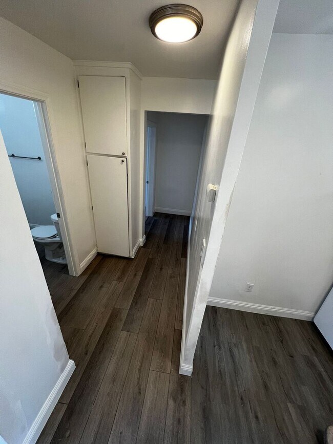 Foto del edificio - 2BR 1 BA Unit- Nice Yard and Carport, Remo...