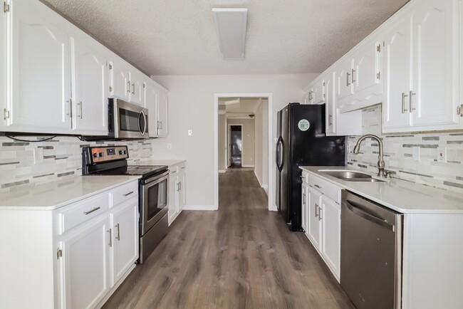 Building Photo - 518 Baronne St