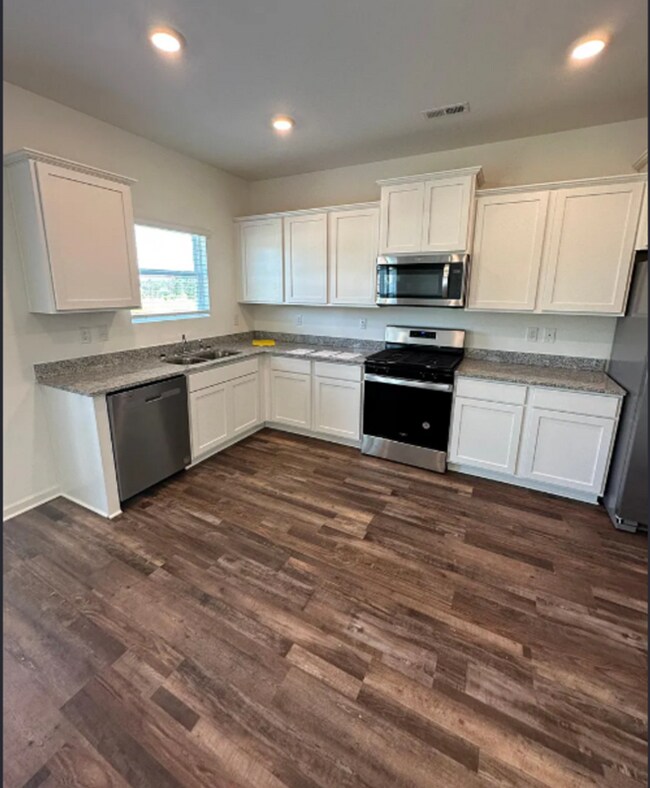 Building Photo - 229 Chelsea Pk Cir