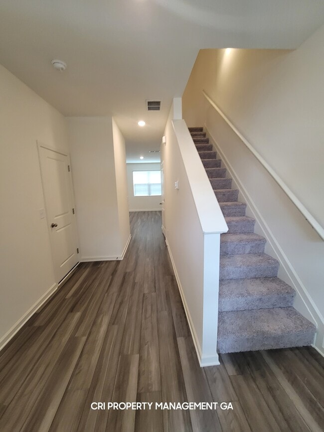 Building Photo - 3518 Condor Ct SW