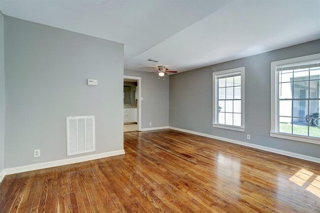 Building Photo - 5632 Community Dr