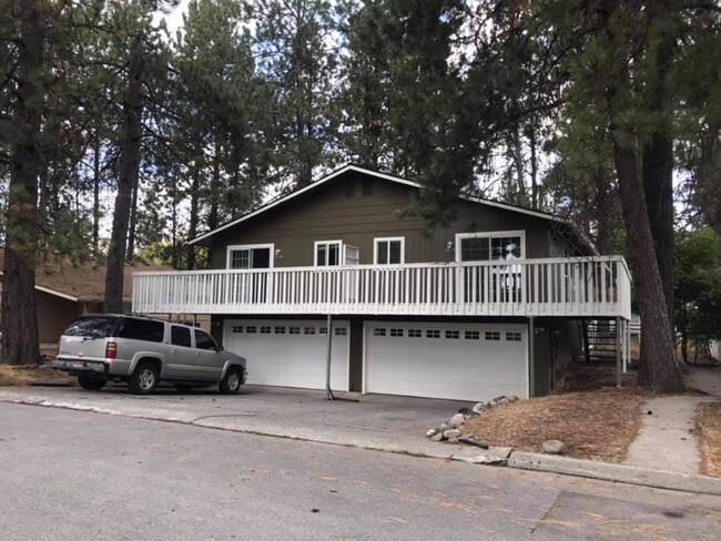Building Photo - 1533 E Satre Ave