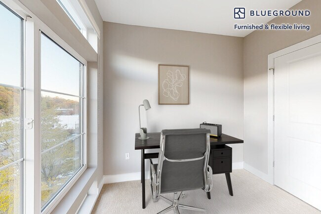 Foto del edificio - 240 E Shore Rd