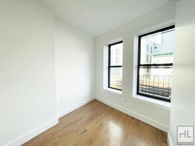 Foto del edificio - Spacious 3-Bed 1.5 Bath / New Boutique Dev...