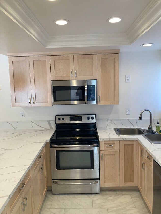 Foto principal - Spacious Tierresanta Condo with Garage!