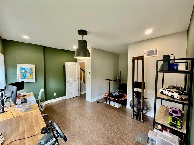 Building Photo - 1455 Edgebrook Ct NE