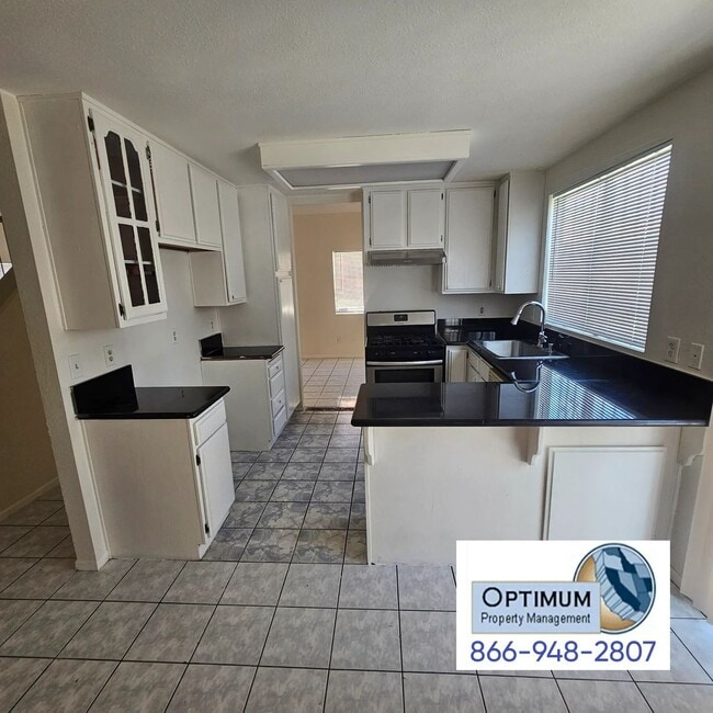 Foto del edificio - Charming Two-Story Home with 3 Bedrooms, 3...