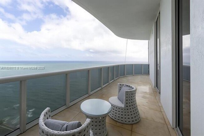 Photo - 15811 Collins Ave Apartment