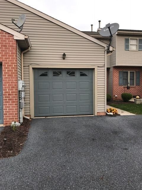 Primary Photo - 2113 Acorn Ct