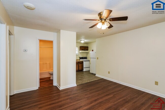 Foto del edificio - 824 Bybee Branch Rd