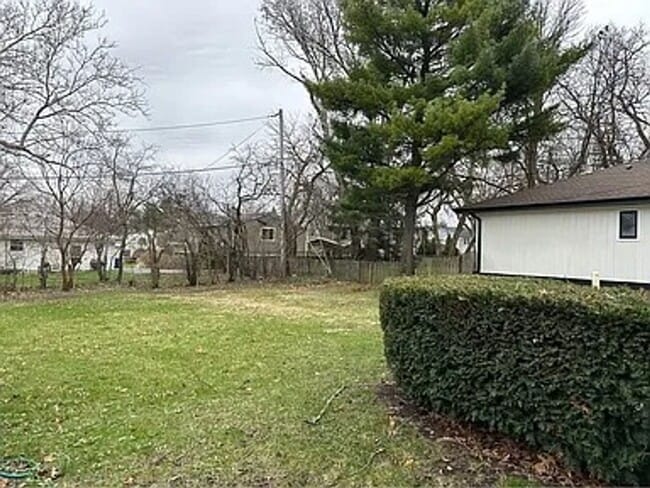 Building Photo - 933 Crest St