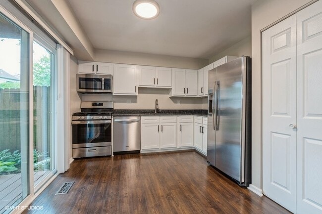 Building Photo - 1010 Wesley Ln