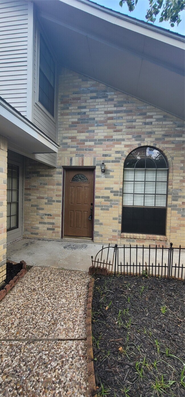 Foto del edificio - 20111 Beechview Ln
