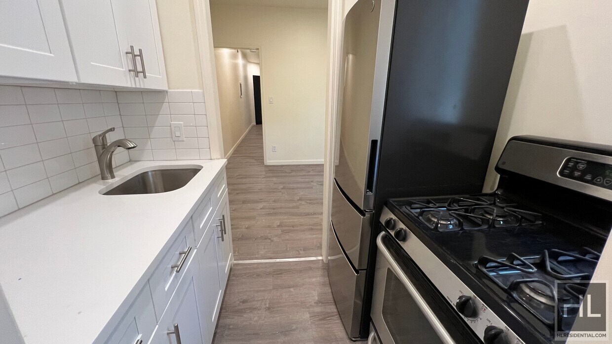 NEWLY RENOVATED COZY & BEAUTIFUL 2 BEDROO... - NEWLY RENOVATED  COZY & BEAUTIFUL 2 BEDROO...