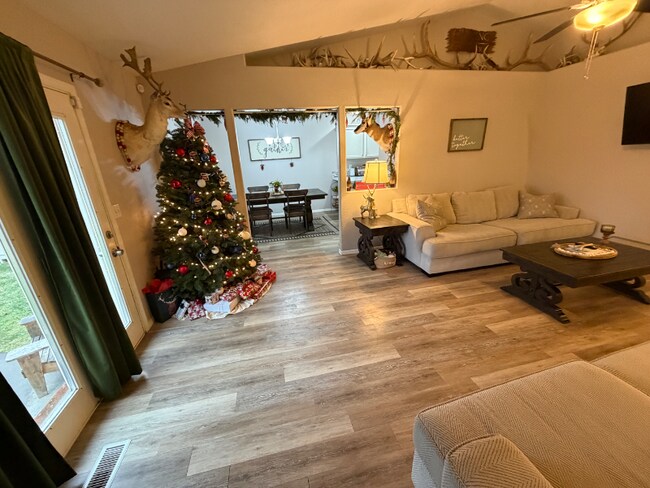 Foto del edificio - 1740 Peregrine Dr