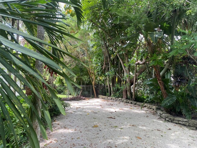 Building Photo - 350 Hibiscus Dr