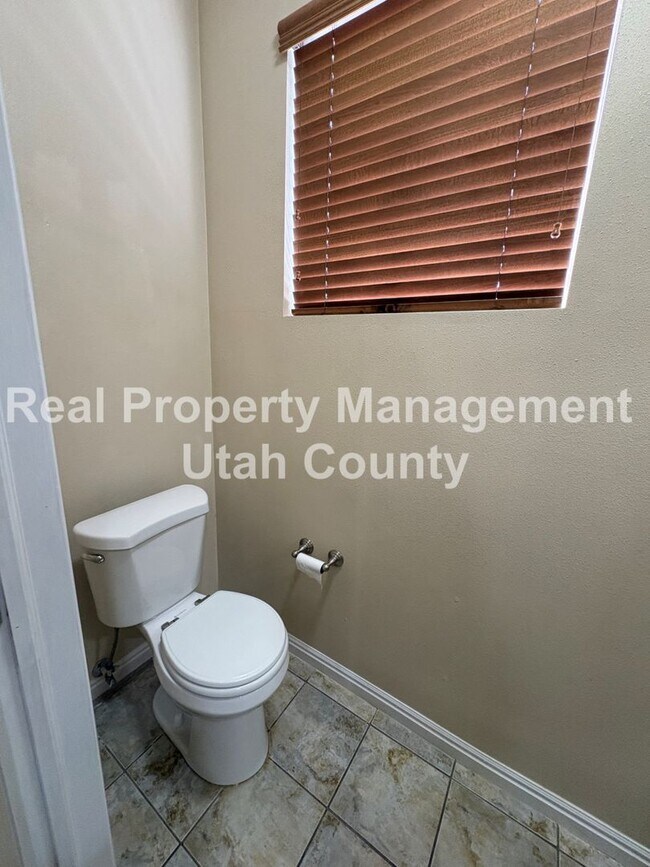 Building Photo - Beautiful townhome in Pleasant Grove