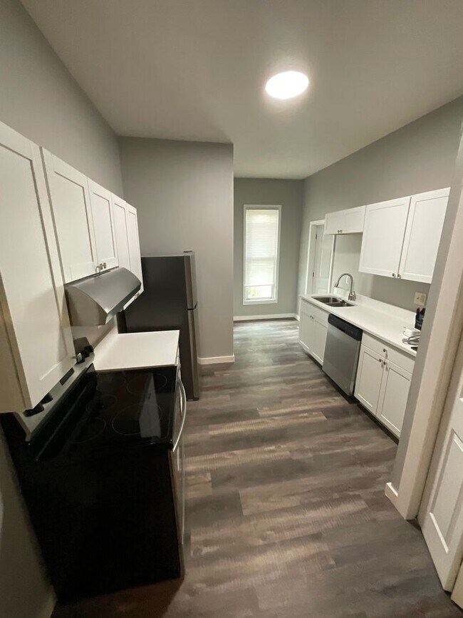 Foto del edificio - *August 2028* 5 Bedroom house 1 block off Kirkwood FULLY RENOVATED