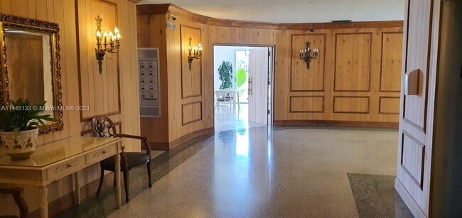 Building Photo - 9111 E Bay Harbor Dr