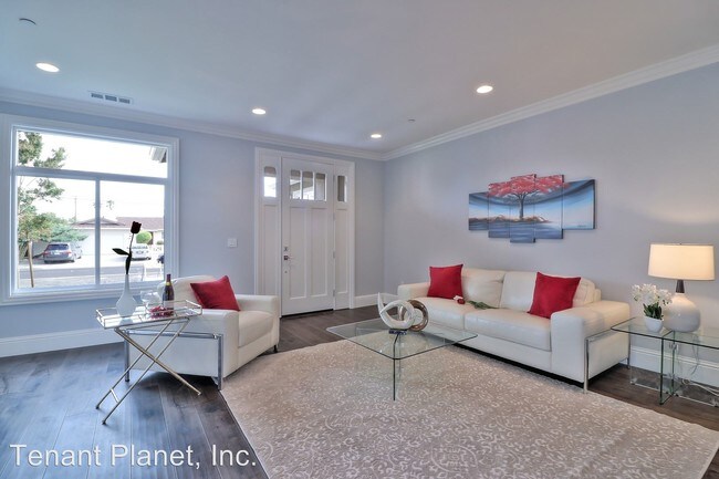 Building Photo - 4 br, 3 bath House - 2344 Cabrillo Ave