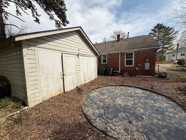 Building Photo - Uptown Charlotte Home in quiet neighborhood