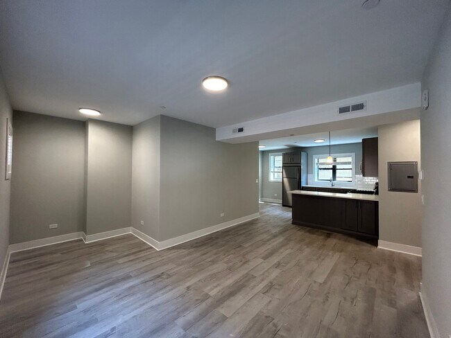 Building Photo - 1131 Oak Ave
