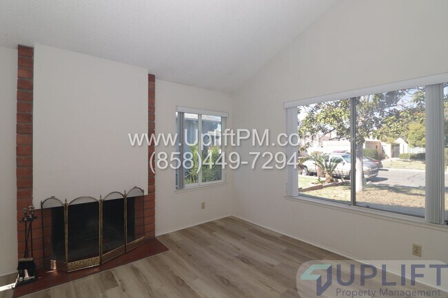 Foto del edificio - Spacious 4 Bedroom Home in Prime Mira Mesa Location- MOVE IN SPECIAL $300 OFF FIRST MONTH'S RENT!!