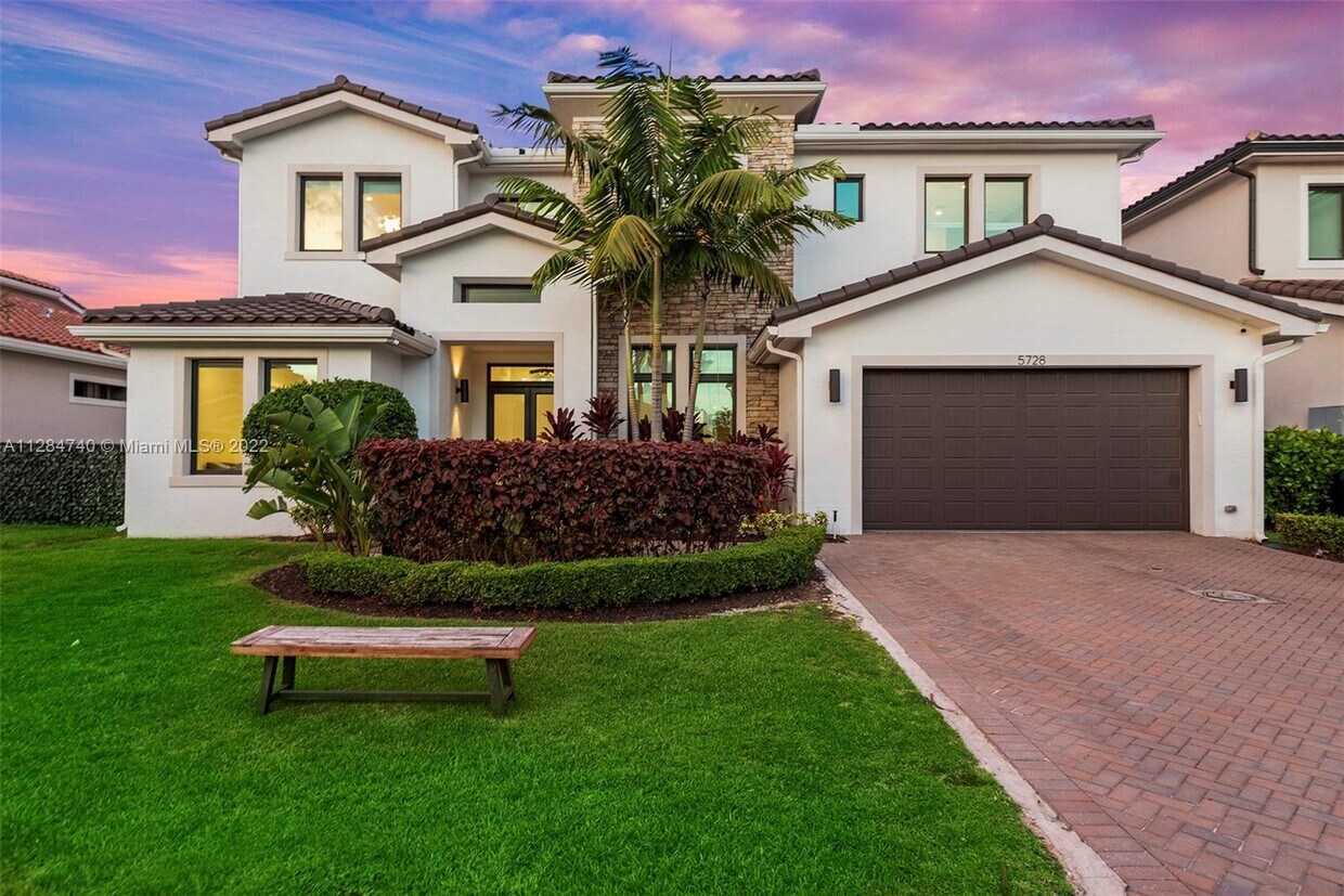 Fort Lauderdale, 
                        , –