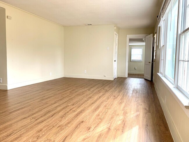 Building Photo - 1199 Cumberland Heights Rd