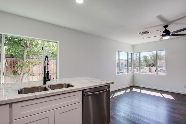 Photo - 1221 E 13th St Apartment