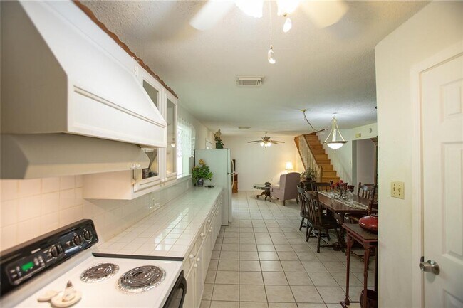 Foto del edificio - 14003 Bryan Ave