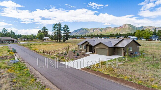 Foto del edificio - 10272 F.W.McClure Rd