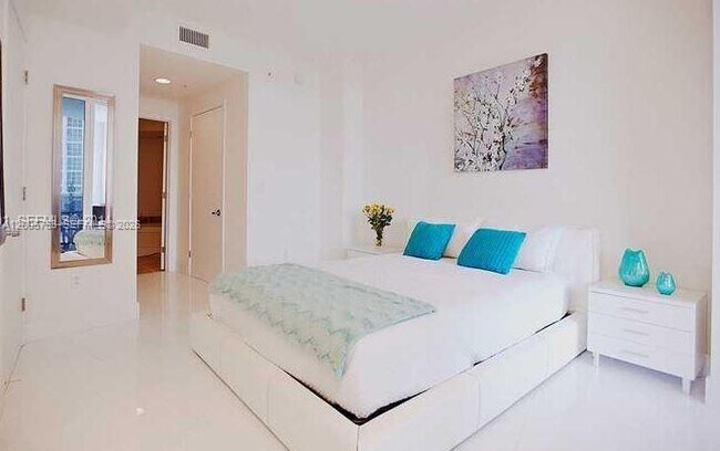 Foto del edificio - 18201 Collins Ave